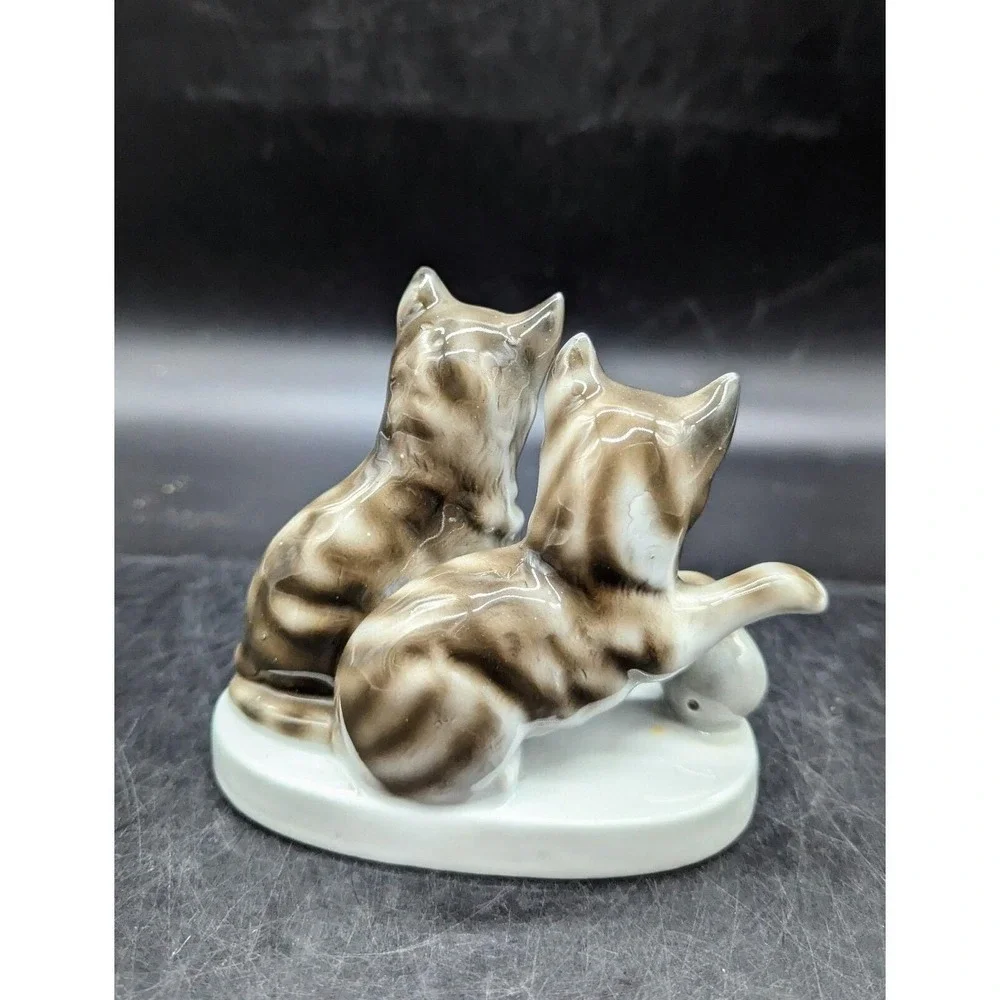 Kronenadler Germany Porcelain Ceramic Grey Stripes Kitty Cats Figurine Yarn‎
